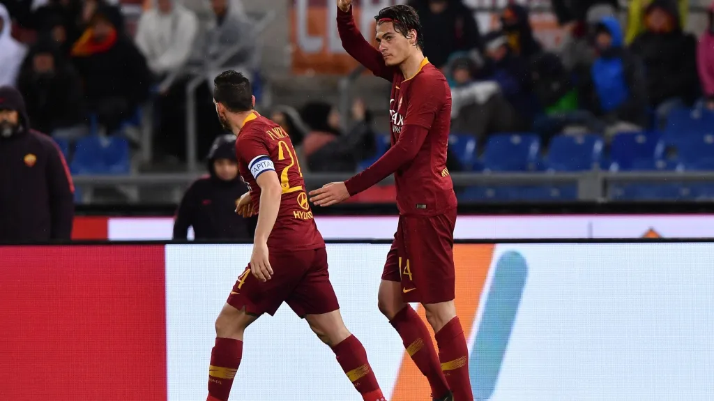 Patrik Schick z AS Řím (vpravo) slaví vstřelený gól