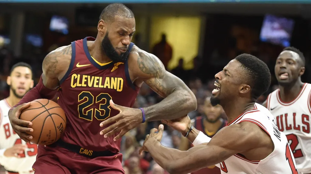 LeBron James v utkání proti Chicagu