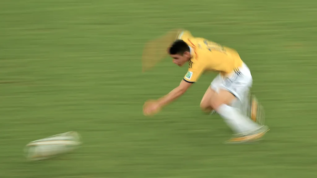 Ta hezčí část příběhu. Kolumbijský záložník James Rodriguéz 28. června 2014 během osmifinálového zápasu mezi Kolumbií a Uruguayí na mistrovství světa ve fotbale 2014 v Brazílii