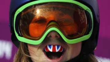 Katie Summerhayesová z Velké Británie v kvalifikaci ženského slopestylu