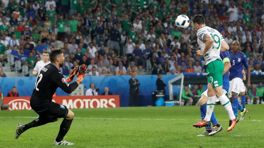 Robbie Brady posílá Iry dál