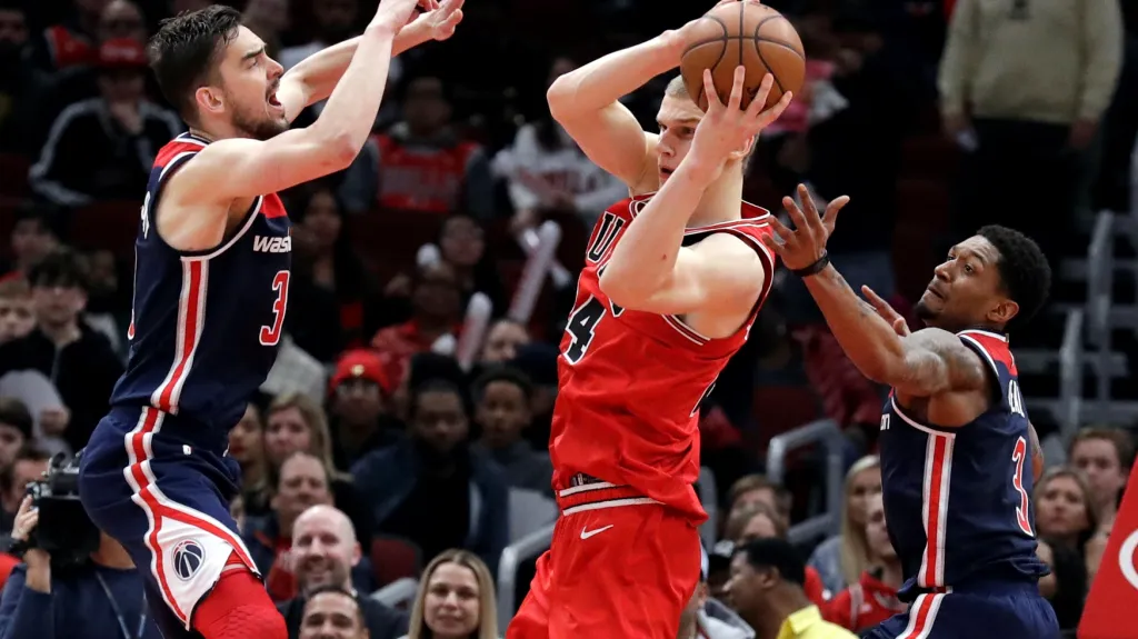 Tomáš Satoranský v utkání s Chicagem