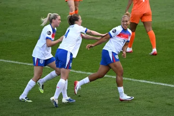 Angličanka Lauren Jamesová oslavuje gól proti Nizozemsku