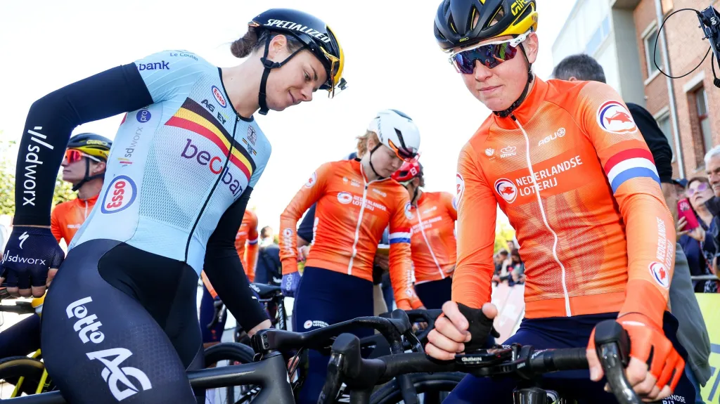 Lotte Kopecky s nizozemskými konkurentkami