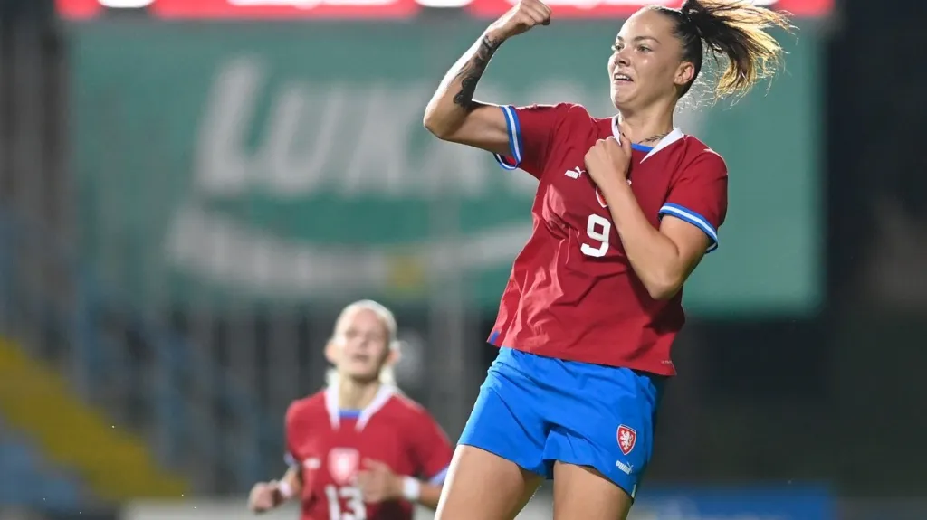 Andrea Stašková se raduje z gólu