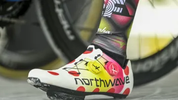 Detail puntíkované tretry Magnuse Corta