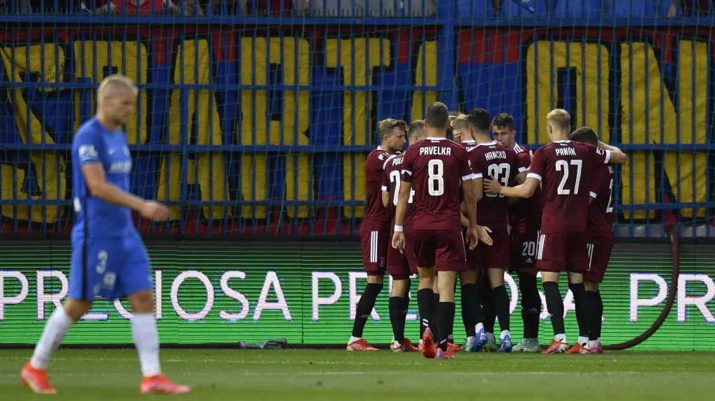 Slavící fotbalisté Sparty v Liberci