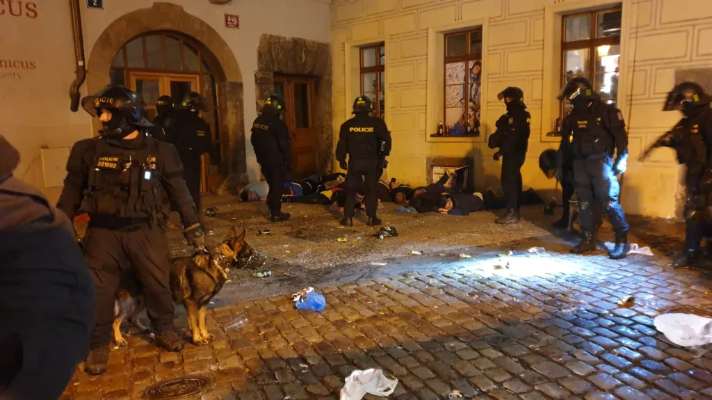 Zátah na aglické fanoušky