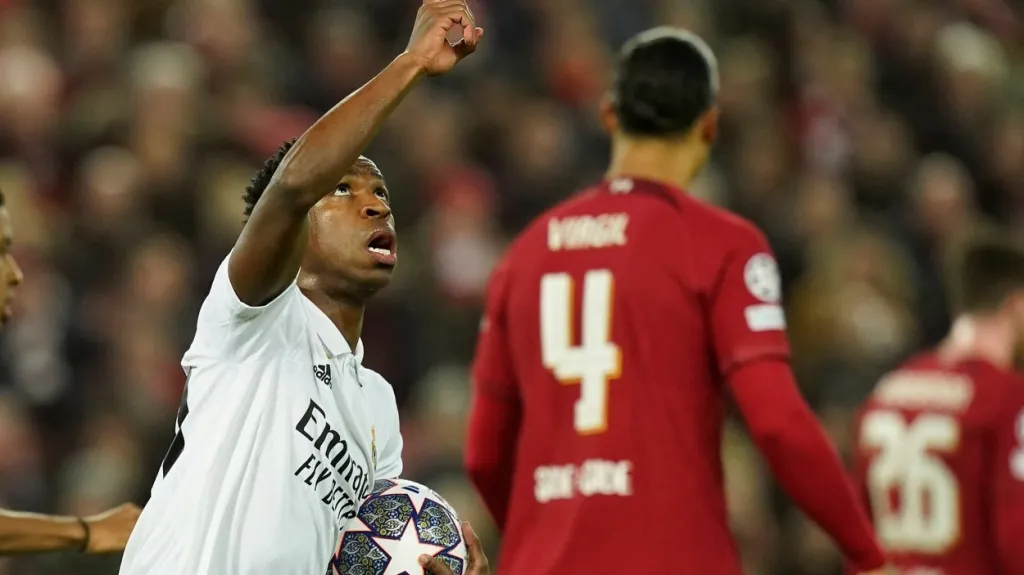 Vinícius Júnior slaví branku na Anfield Road