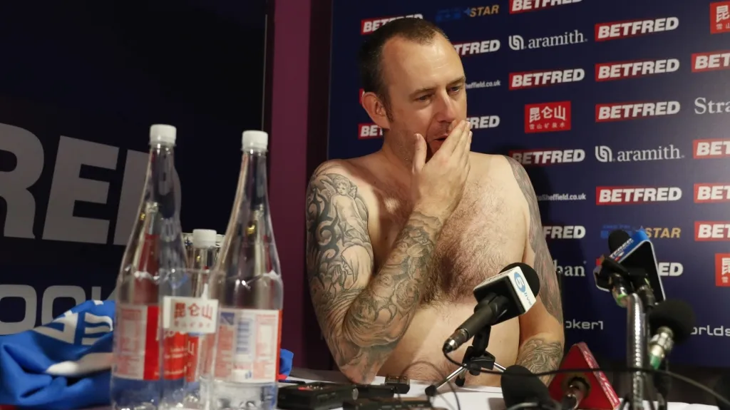 Mark Williams na tiskové konferenci po triumfu na MS