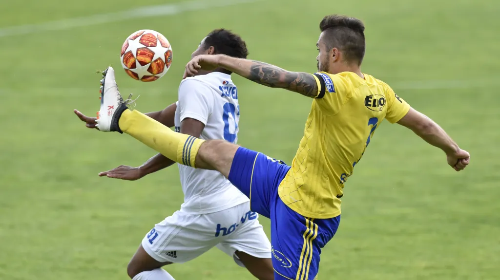 Zlín - Ostrava: De Azevedo před Petrem Buchtou