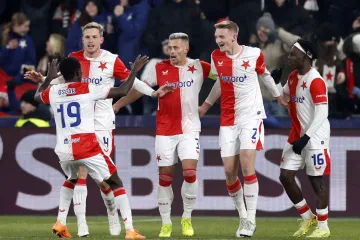 Slávisté se radují po gólu, který dali Barceloně