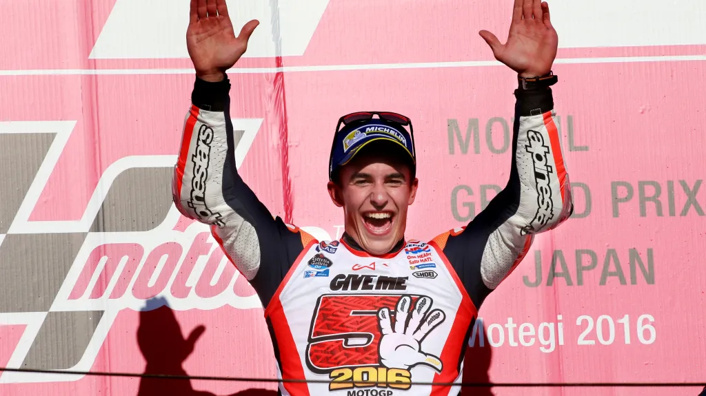 Marc Márquez se raduje z třetího titulu mistra světa