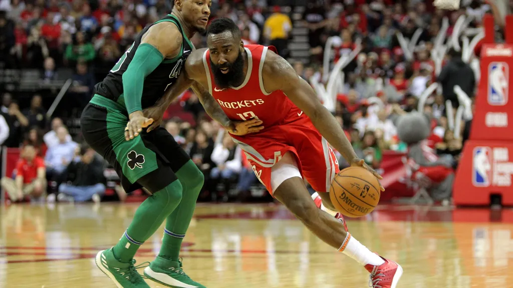James Harden z Houstonu v zápase proti Boston Celtics