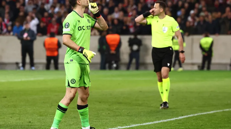 Emoce Emiliana Martíneze z Aston Villy během penaltového rozstřelu