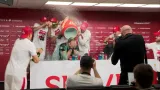 Hráči Slavie polili Trpišovského na TK šampaňským