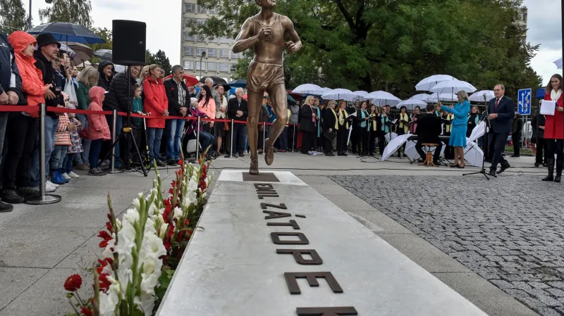 Socha Emila Zátopka v Kopřivnici