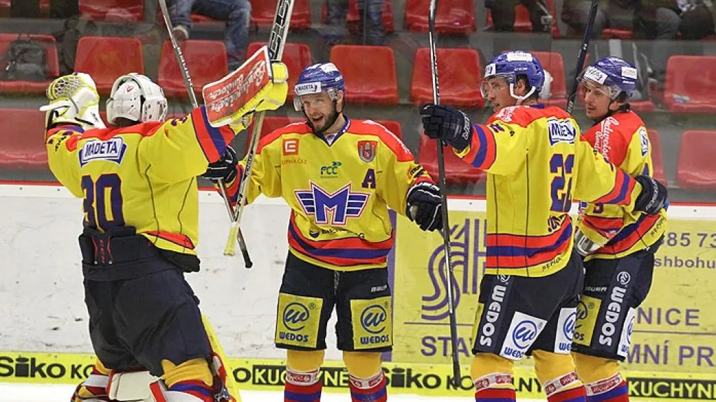 Radující se hokejisté Českých Budějovic