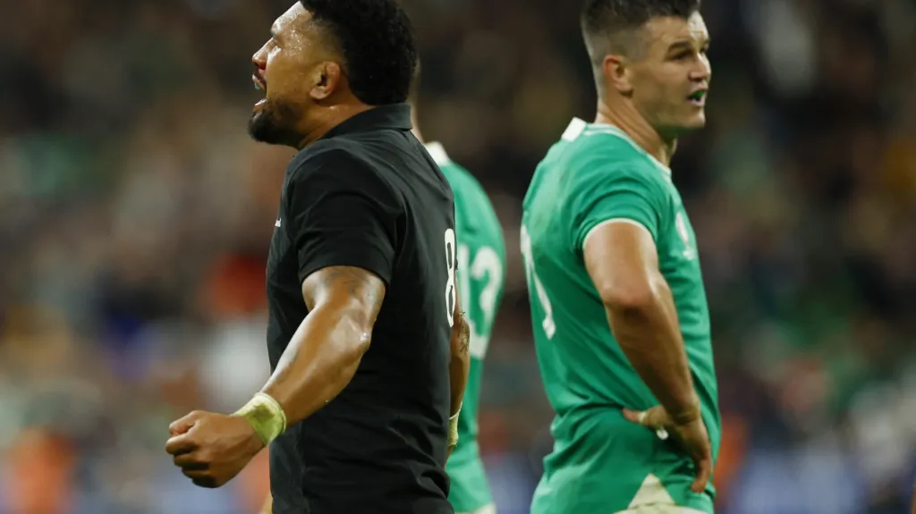 Slavící Ardie Savea a zklamaný Johnny Sexton