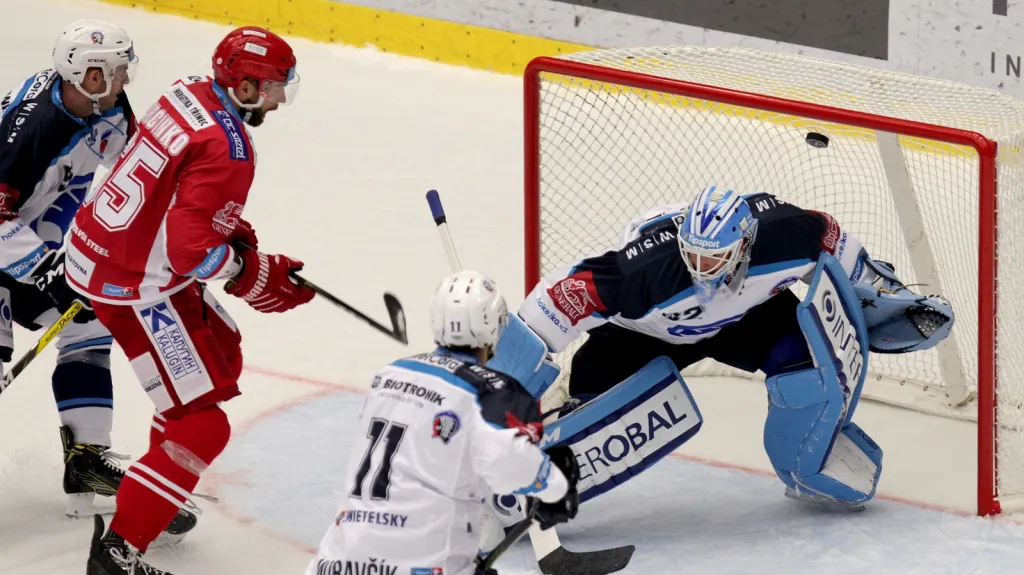 Tomáš Marcinko v utkání s Plzní