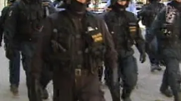 Policejní těžkooděnci