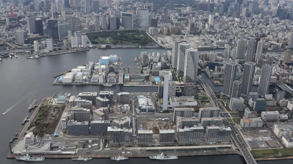 Rozestavěná olympijská vesnička rok před startem Her