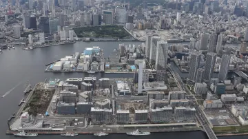 Rozestavěná olympijská vesnička rok před startem Her