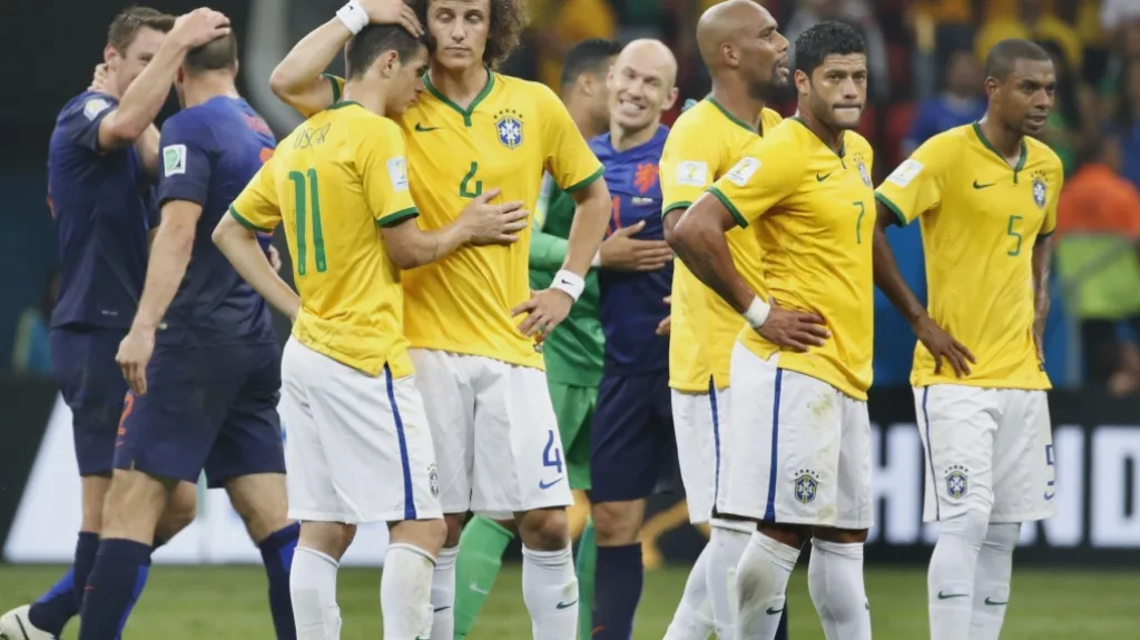 Zklamaní hráči Brazílie po utkání o 3. místo