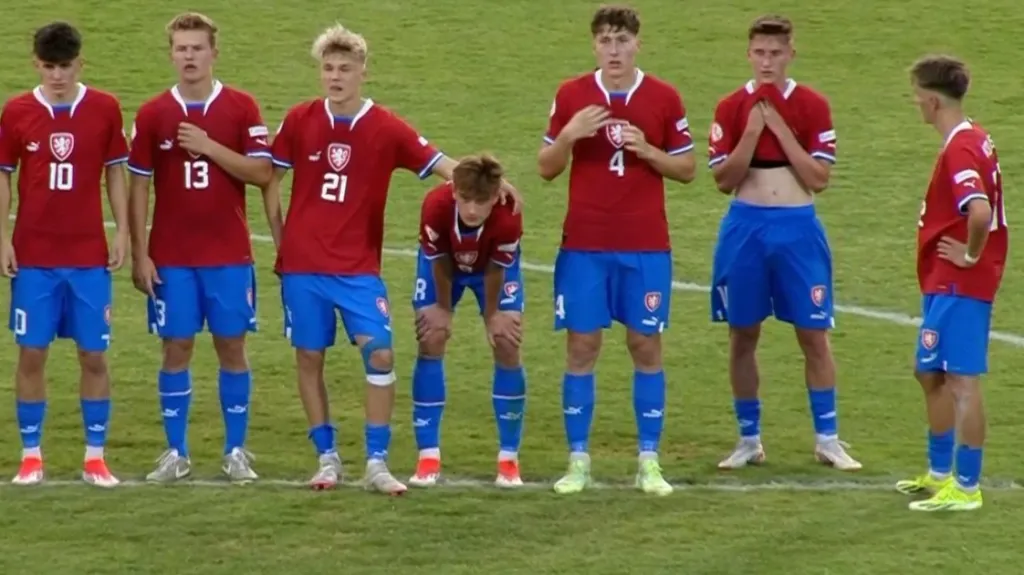 Česká sedmnáctka při penaltovém rozstřelu ve čtvrtfinále ME