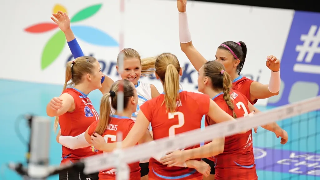 Slavící volejbalistky Prostějova