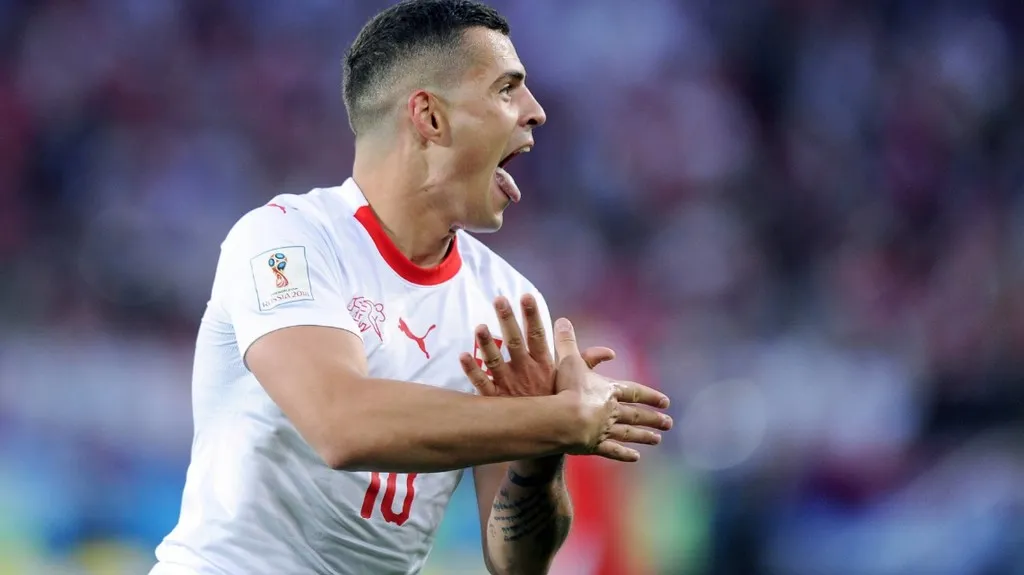 Granit Xhaka slaví gól proti Srbsku