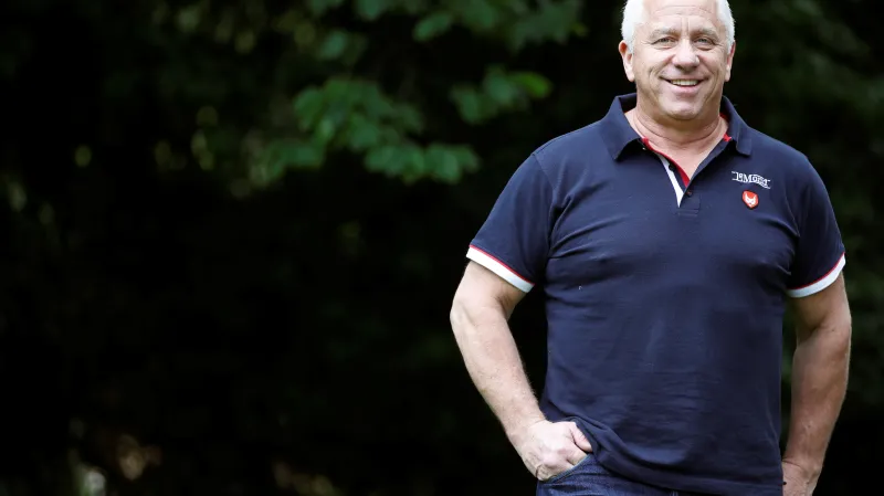 Na Tour je v roli reportéra trojnásobný vítěz Greg LeMond