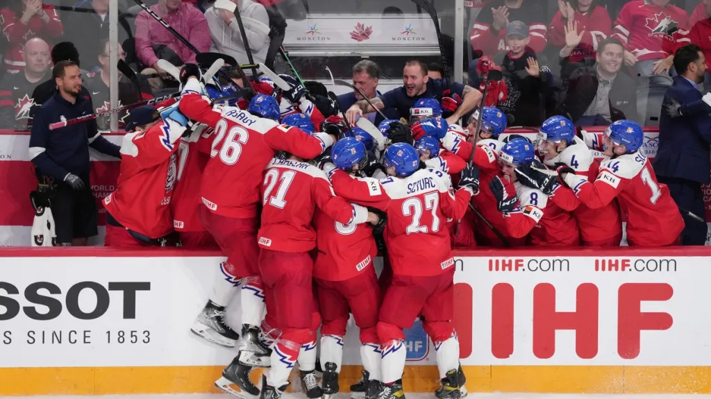 Radost českých juniorů na střídačce