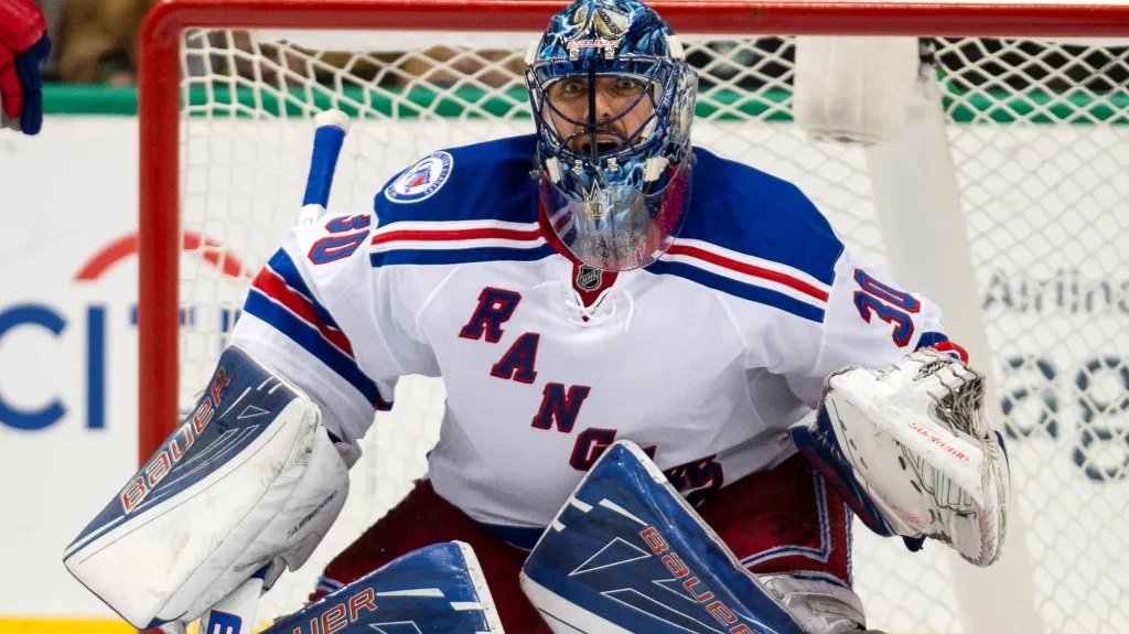 Švédský brankář Henrik Lundqvist z New Yorku Rangers
