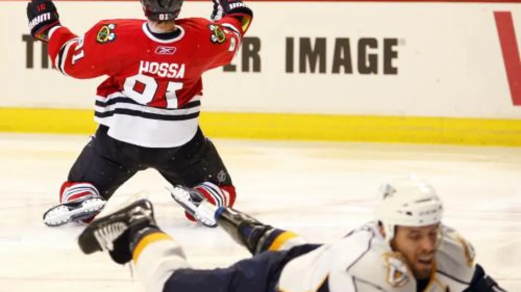 Marián Hossa dává gól Nashvillu