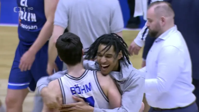 Basketbalisté USK porazili Kolín i podruhé a jsou ve čtvrtfinále