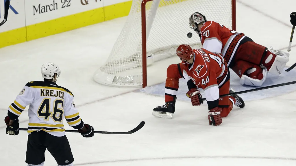 David Krejčí střílí gól Carolině