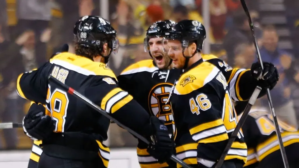 Bruins s Jágrem a Krejčím slaví