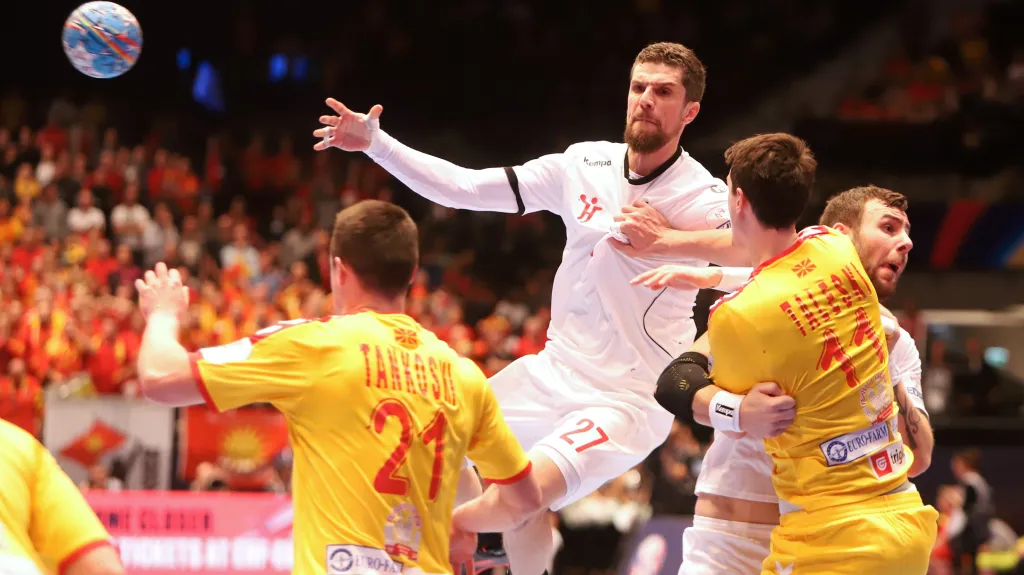 Kapitán Ondřej Zdráhala na Euru v duelu s Makedonci