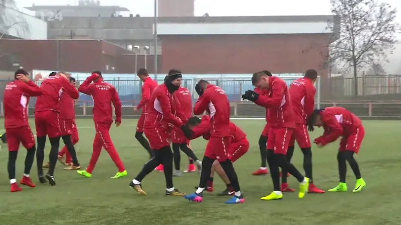 Trpišovský zahájil přípravu se Slavií ve větru a dešti