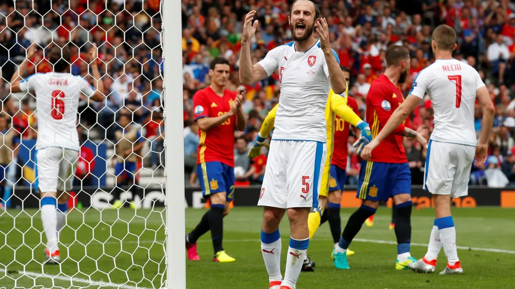 Roman Hubník v utkání se Španělskem