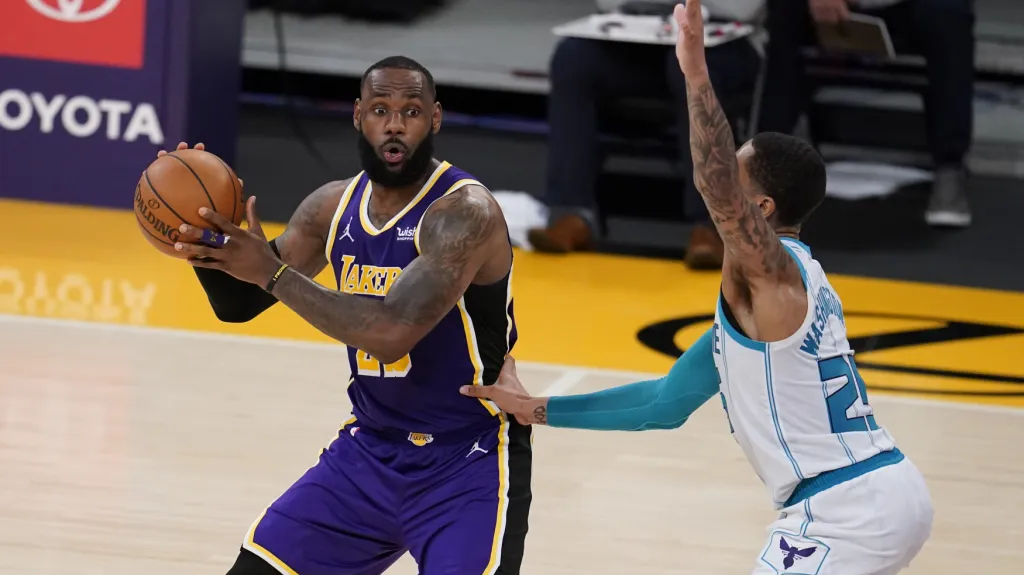 LeBron James proti Charlotte