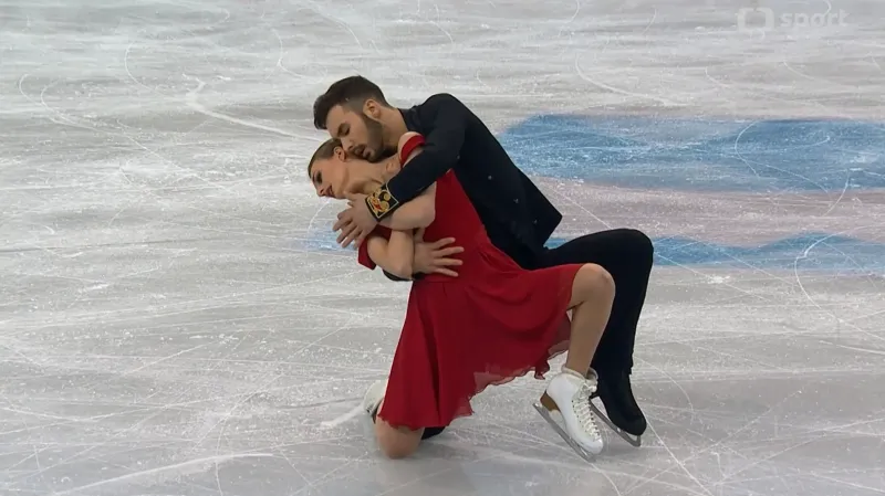 Vítězný krátký tanec Papadakisové s Cizeronem