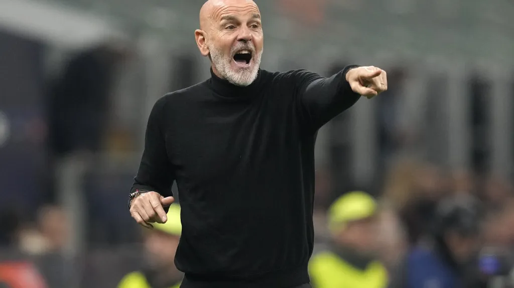Trenér AC Milán Stefano Pioli