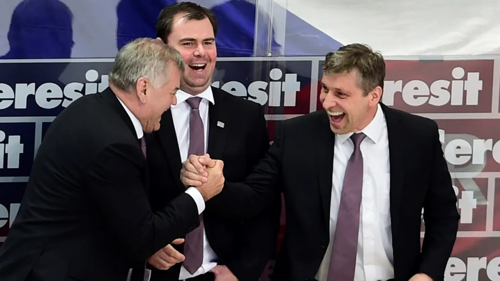 Vladimír Vůjtek (vlevo) se svými asistenty