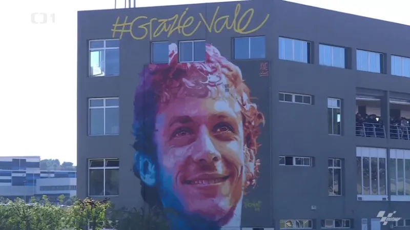 Legendární Rossi zakončil kariéru desátým místem ve Valencii