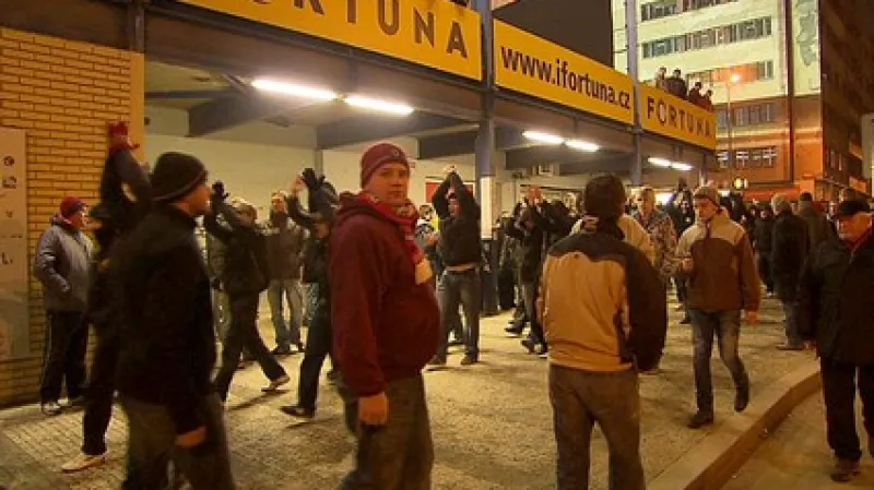 Fanoušci Sparty před stadionem