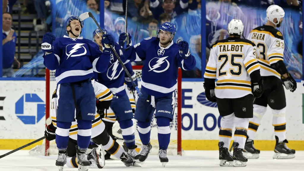 Ondřej Palát se raduje z branky