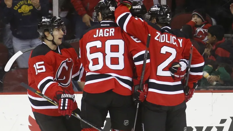 Jaromír Jágr v dresu New Jersey (vpravo Marek Židlický)