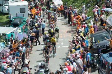 Peloton ve stoupání na Tour de France
